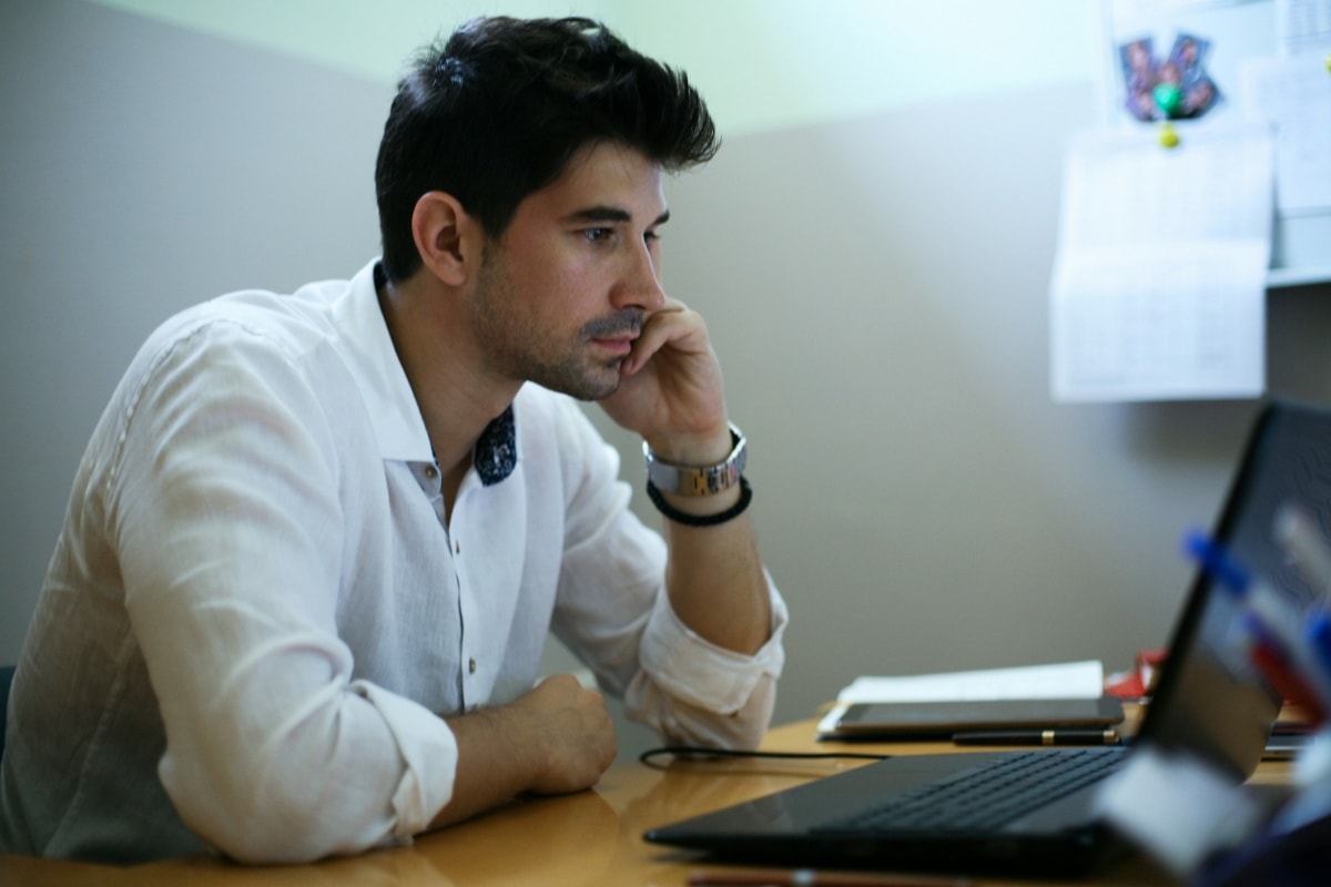 confused financial advisor